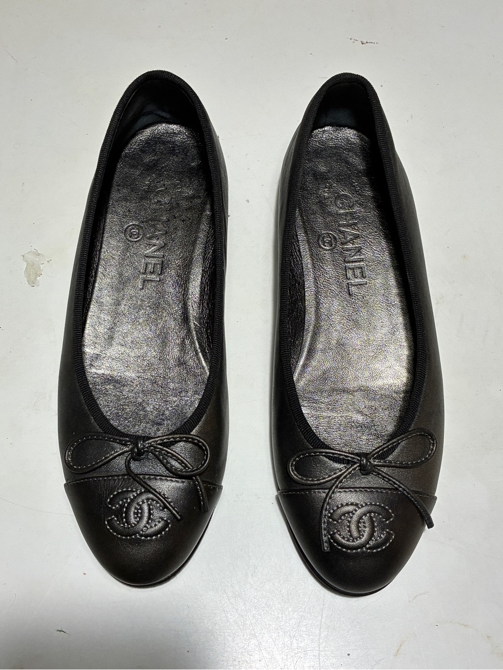 CHANEL dark gray Leather Ballet Flats with Bow and CC Logo